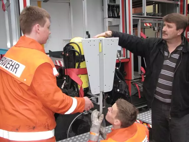 08-ausbildung-am-fahrzeug-66fbd68b6015e