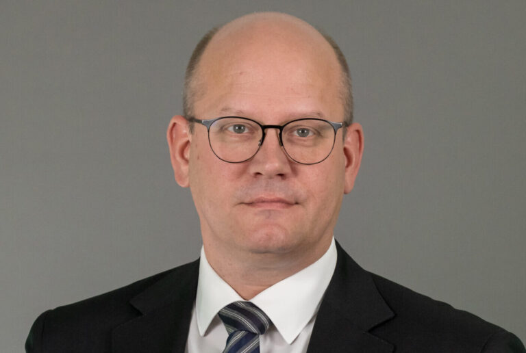 Ministerpräsident Weil weicht einer Intrige. CDU plädiert für Neuwahlen.